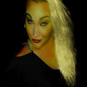 Meet your Posher, Eva